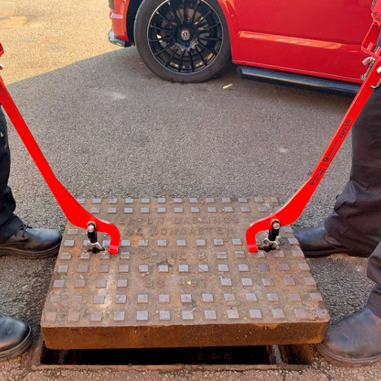 Heavy Duty Manhole Lifter