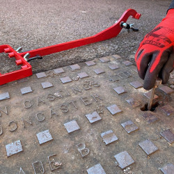 Heavy Duty Manhole Lifter Heavy Duty Manhole Lifter
