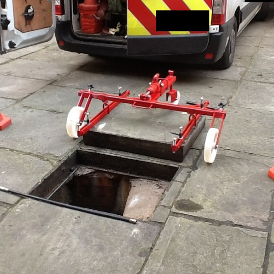 Hydraulic Manhole Lifter
