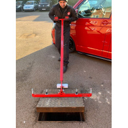 Pivot Manhole Lifter